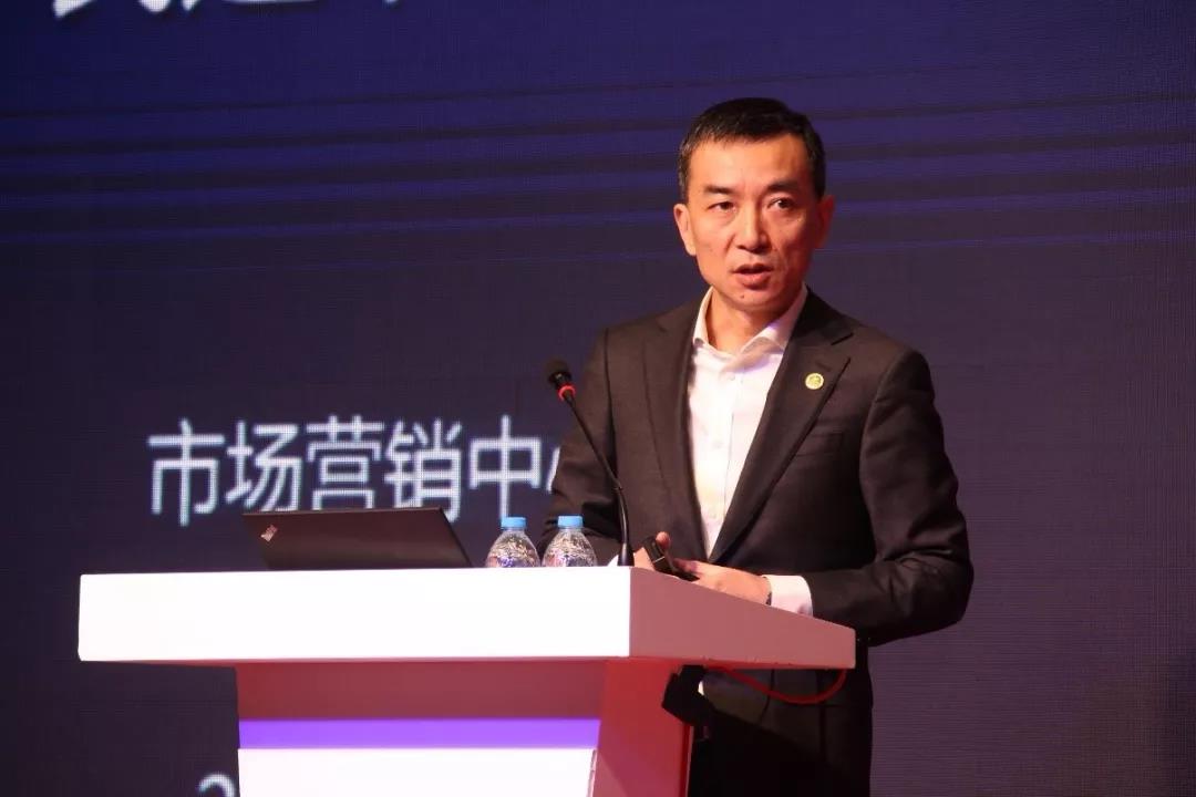 龙8国际防水市场营销总监汪忆先生发表讲话.jpg