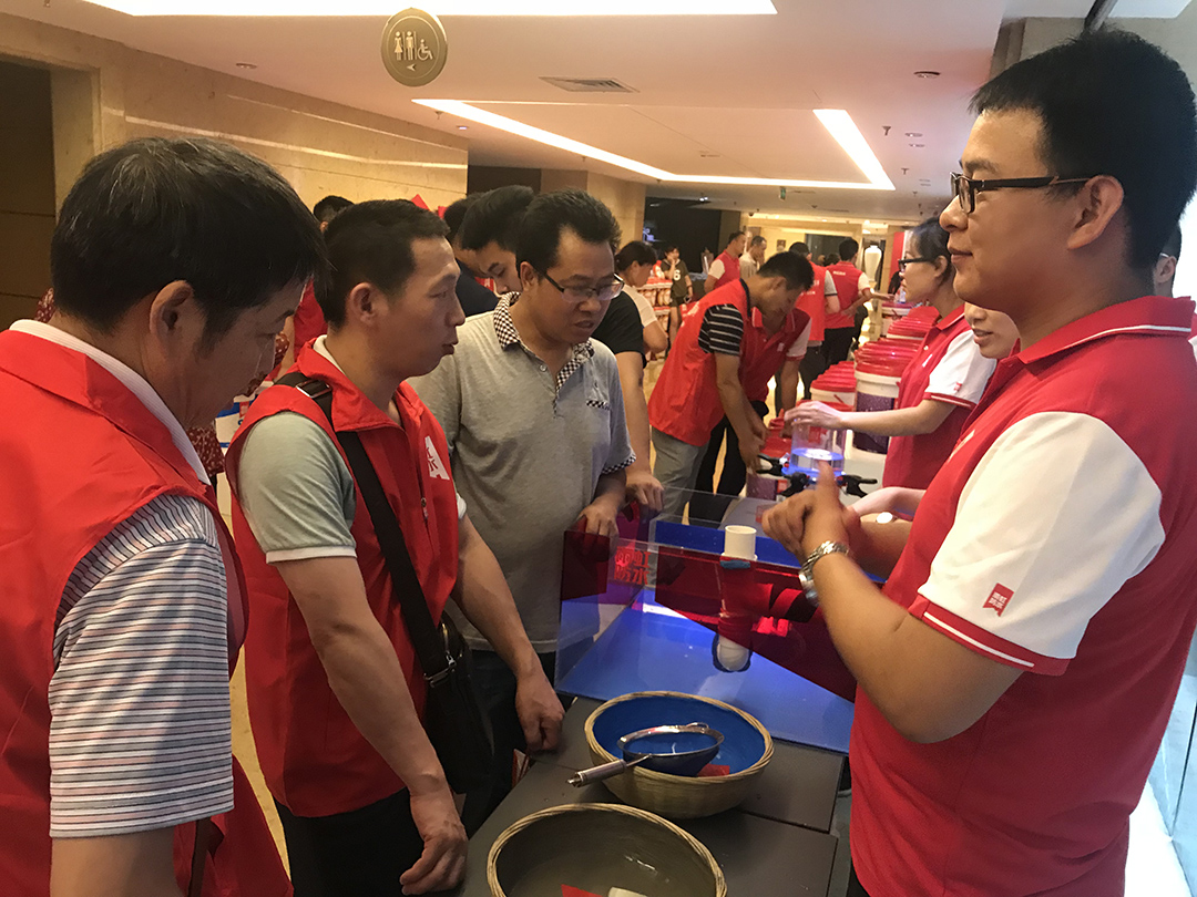 现场试刷龙8国际新品.jpg
